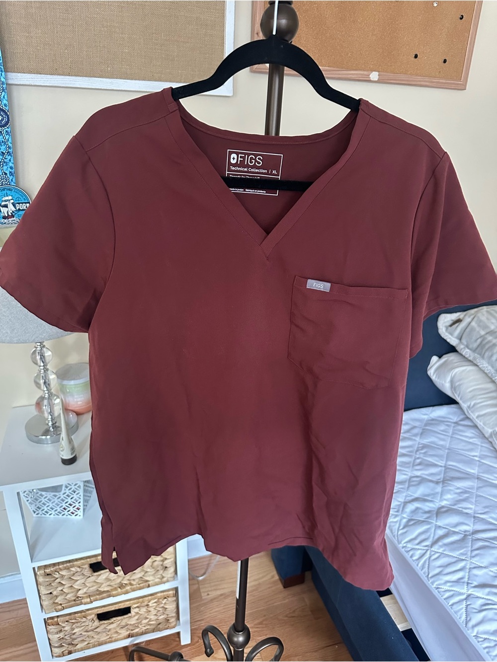 FIGS Women’s Catarina One Pocket Scrub Top